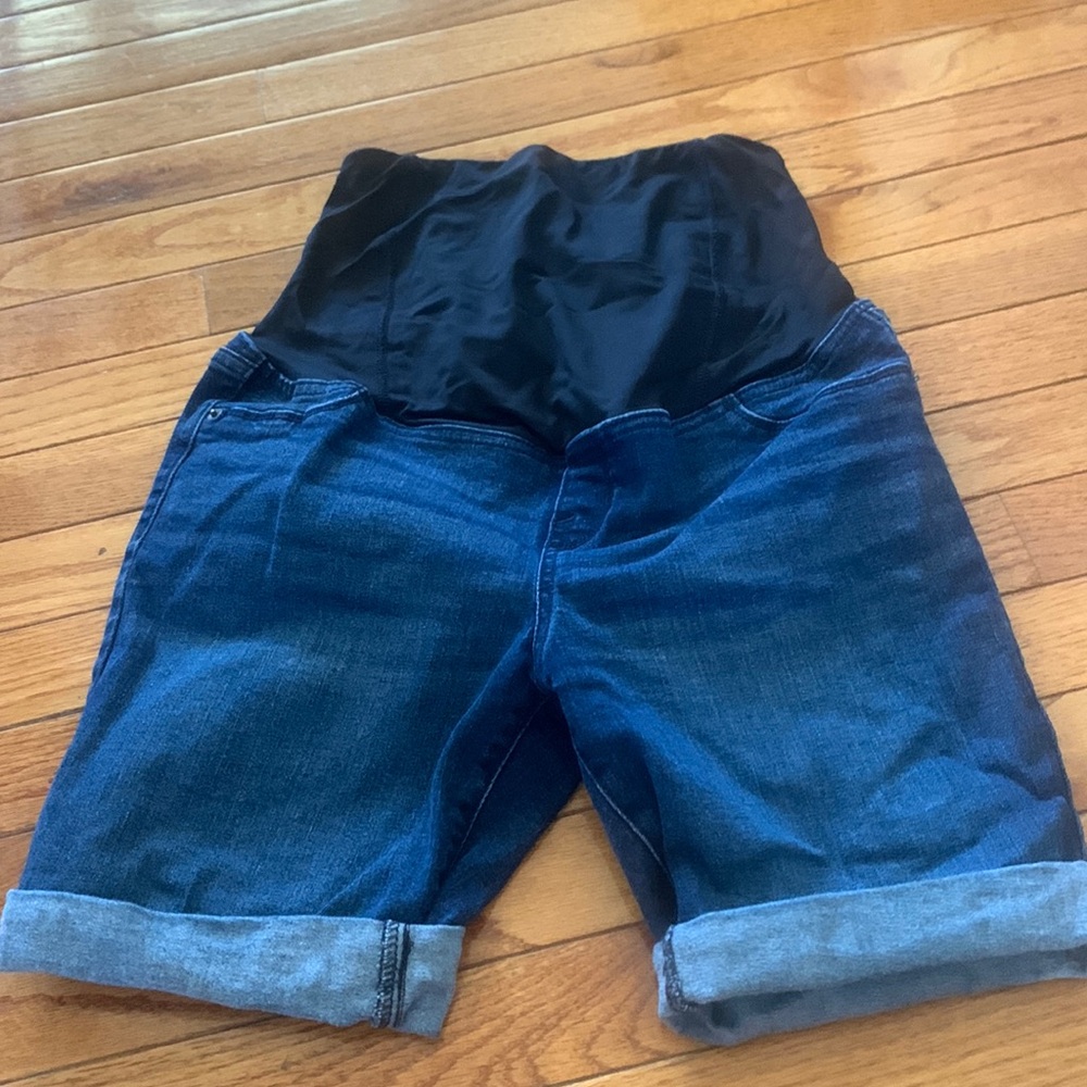 Bermuda maternity shorts